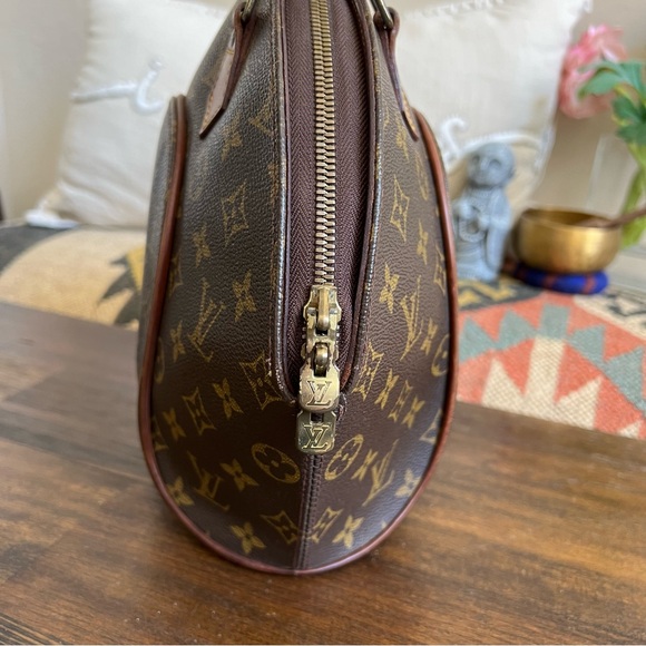 Louis Vuitton Monogram Ellipse PM Vintage Hand Bag - Picture 6 of 17